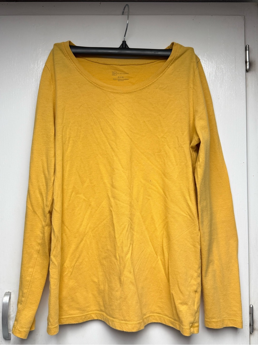 No Boundaries size Medium (7-9) Mustard Yellow Scoop Neck Long Sleeve Tee. Light